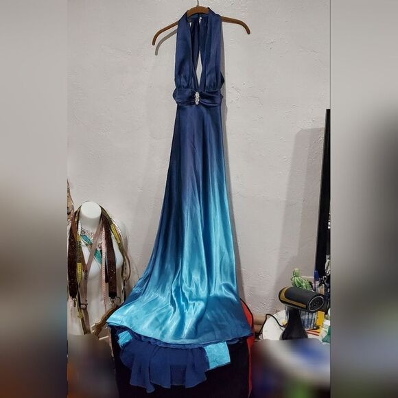 Y2K Cache Backless Maxi Dress in Ombre Blue - Picture 4 of 16